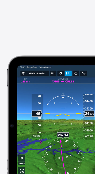 Um iPad mostra a velocidade e a direção do vento em um mapa de voo topográfico com cumes que representam montanhas.