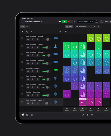 Écran d’iPad Pro 13 pouces, outils de création rythmique de Logic Pro, grille colorée de Live Loops et de phrases