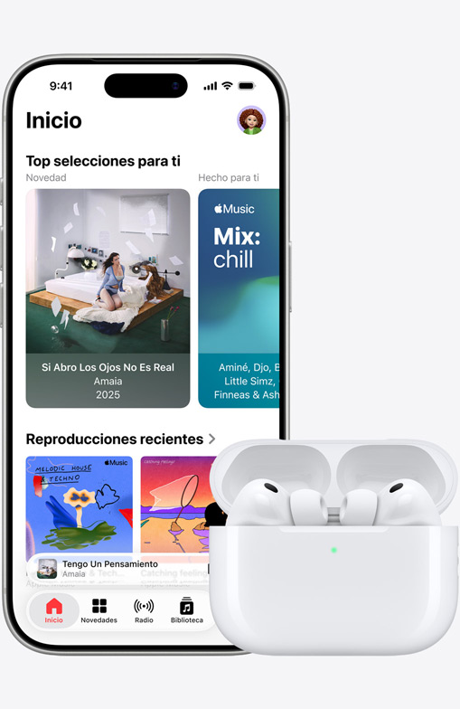 Un iPhone 16 reproduciendo música con unos AirPods al lado