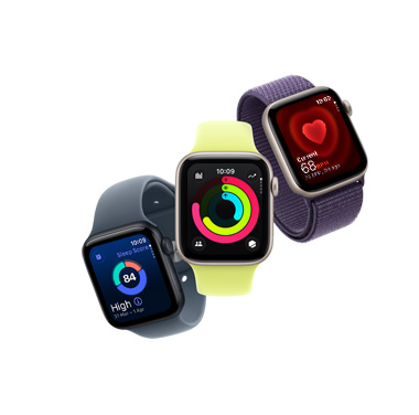A series of 3 Apple Watch SE 3(s) in an upward trending diagonal row. All face forward, the first in Midnight Aluminium displays a sleep score, the second in Starlight Aluminium displays the Home screen and time, the third in Starlight Aluminium displays a pulsating heart image and vitals data.