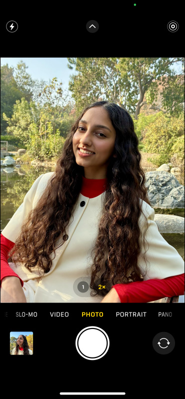 En bild tagen genom att zooma in i lägena 1× och 2× med Fusion-kameran på iPhone 16e.